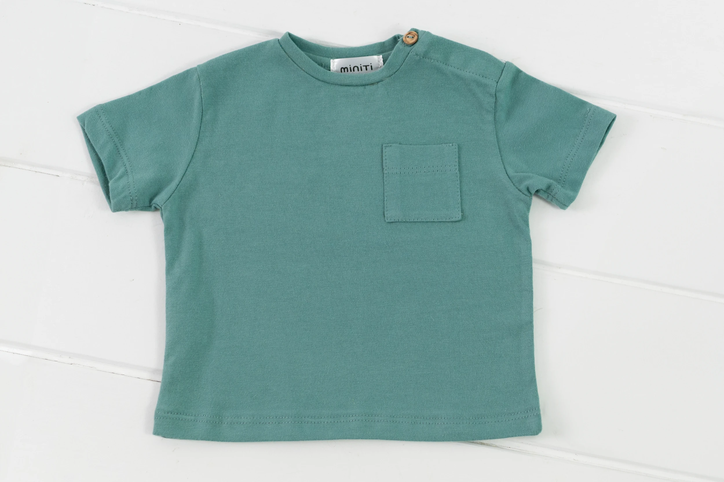Camiseta verde azulado con bolsillo