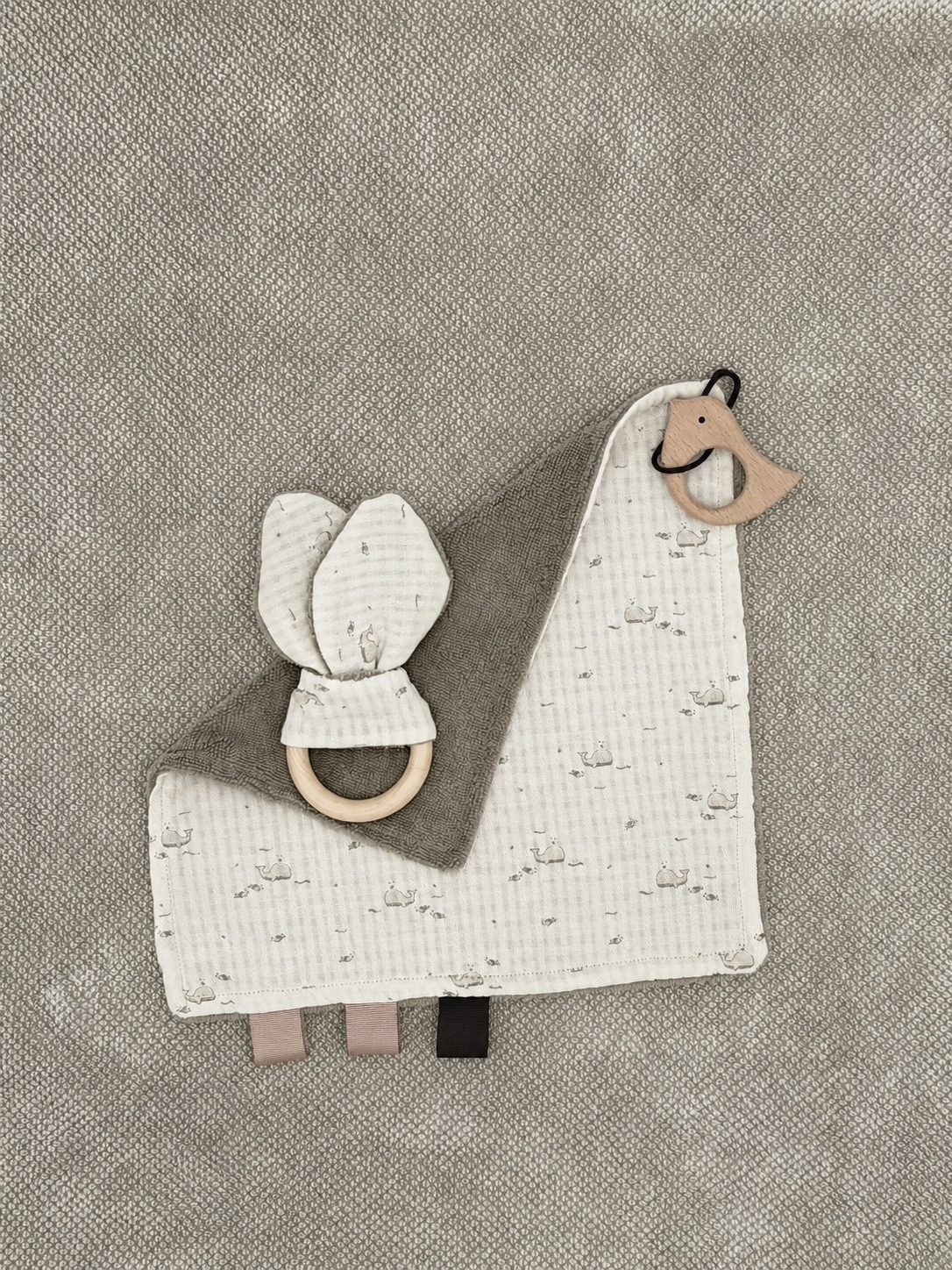 Doudou y mordedor de orejitas – ballenas